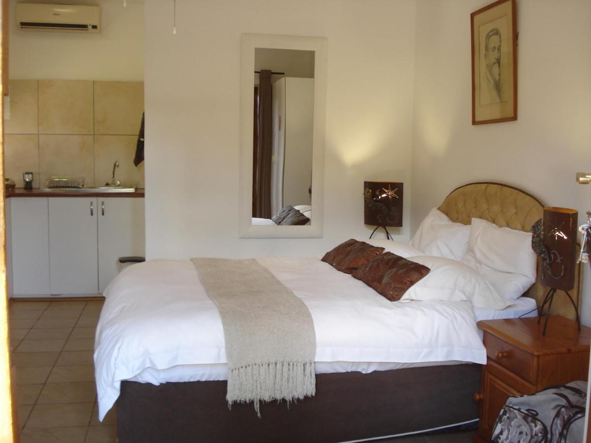Kuru-Kuru Guesthouse Kuruman Ngoại thất bức ảnh