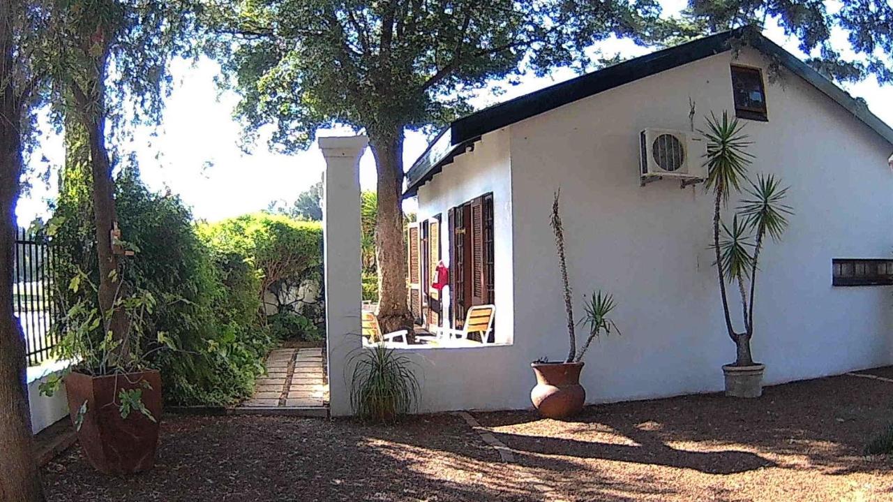 Kuru-Kuru Guesthouse Kuruman Ngoại thất bức ảnh