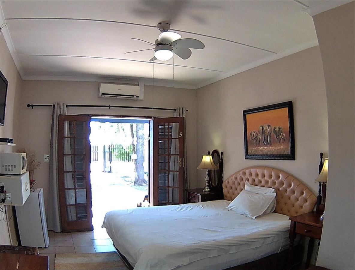 Kuru-Kuru Guesthouse Kuruman Ngoại thất bức ảnh